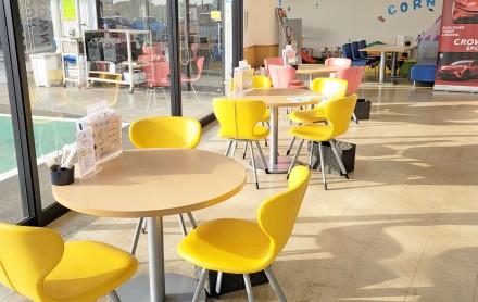 マイネ神栖店内